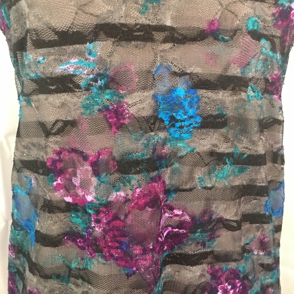 Floral Lace Tank - Picture 2 of 4